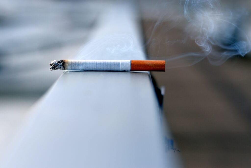 effects of smoking on the liver: single smoking cigarette